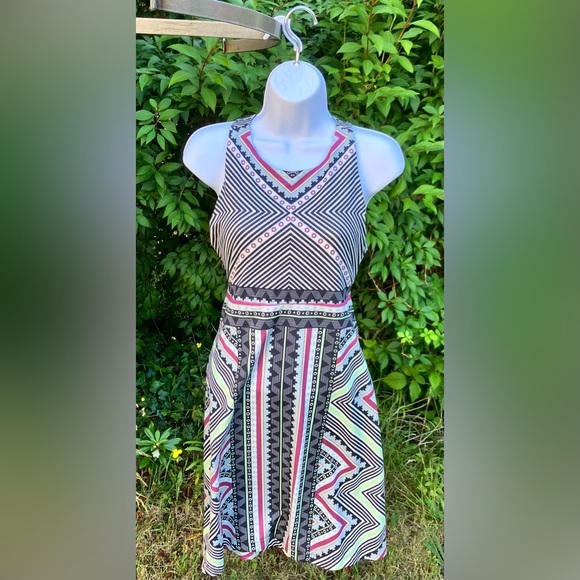 EUC PRANA Outdoor Sports Active Dress Build In Bra Abstract Aztec Pattern XS - Picture 1 of 6